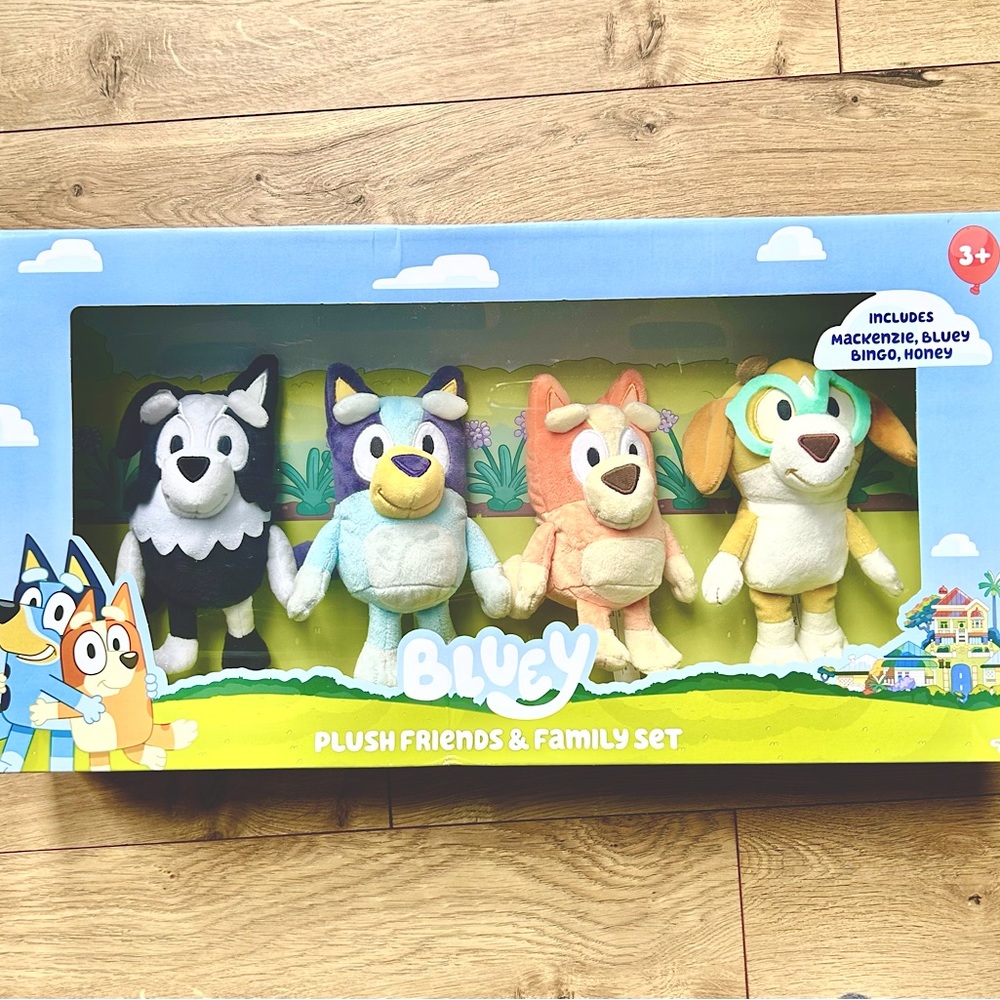 NIB Bluey Plush Friends and Family set - hard to find!!